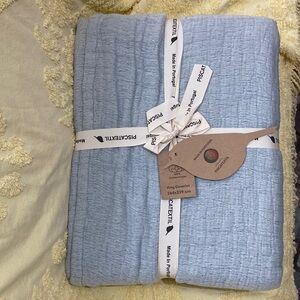 NWT! Piscatextil Light Blue cotton King coverlet